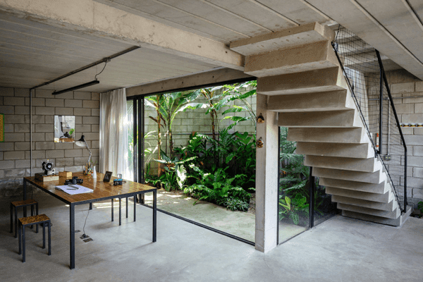 開放的すぎる 吹き抜けの中庭がオシャレなお家 Maracana House Style4 Design
