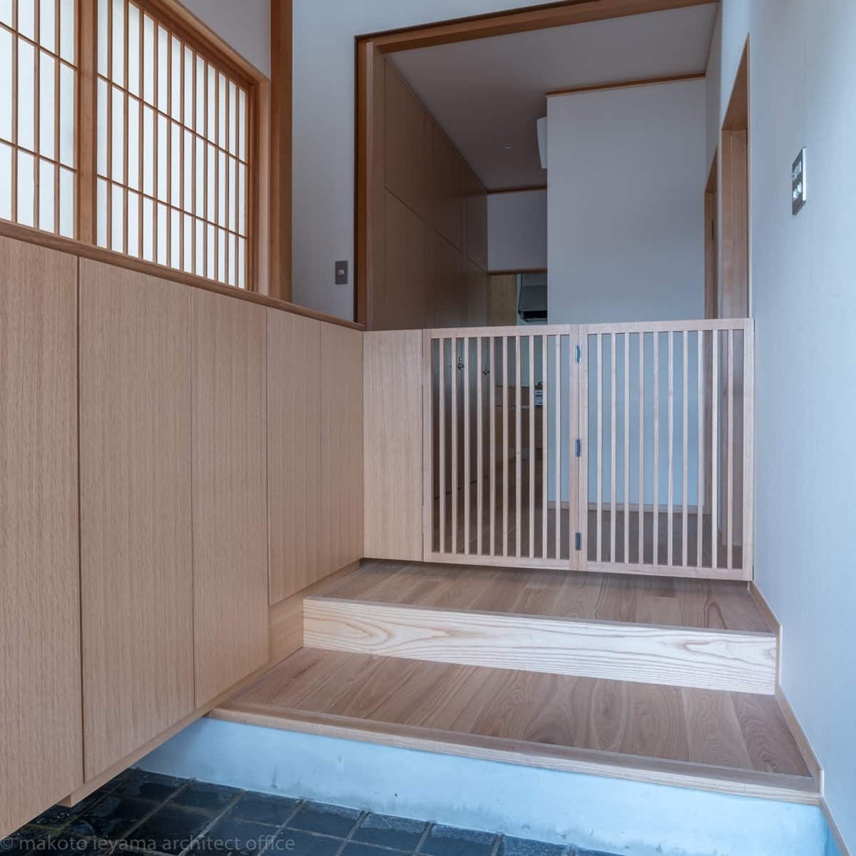 コラム045 ネコの脱走防止柵を下駄箱と一体にデザイン 家山真建築研究室のブログ ライフスタイルをかたちに