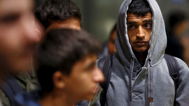 http://www.cbc.ca/news/world/germany-switzerland-migrants-borders-1.3729929