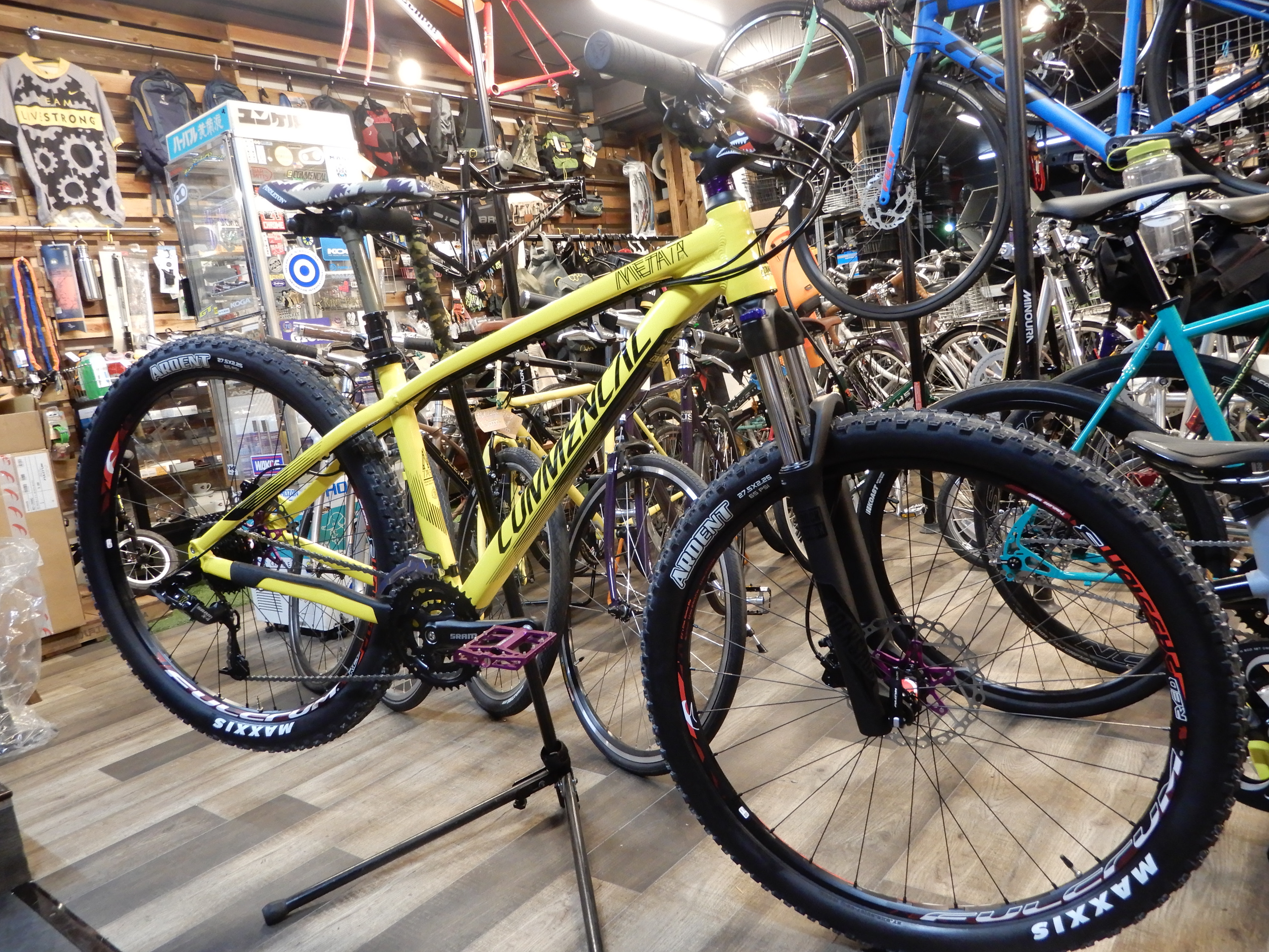 カスタムのバイクはかっこいい Base Rocket Punch 京都伏見の自転車店 ベースロケットパンチ