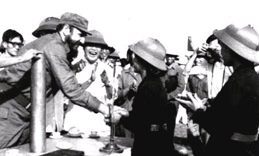 Fidel visita el Paralelo 17, al sur de Viet Nam