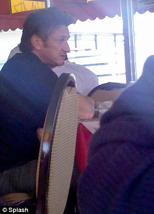 scarlett johansson and sean penn lunch. Blossoming relationship: The