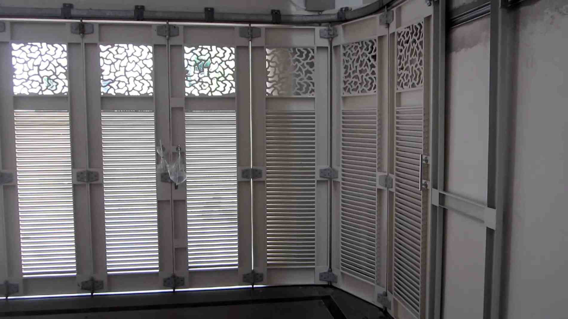 Model Pintu Garasi Sliding Modern Eksterior Rumah 1828 Model Pintu Garasi Sliding Modern Eksterior Rumah 1828