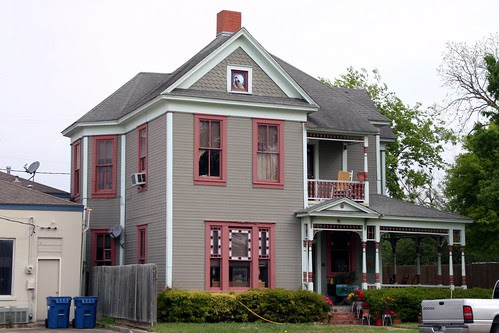 house on east mcalpine street in navasota