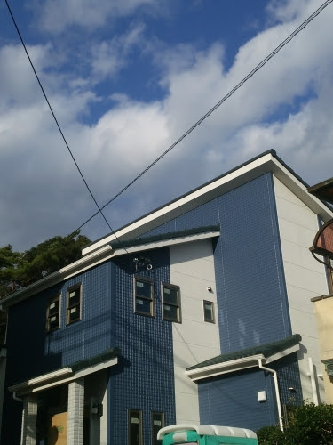 本日 外部外構工事と防犯カメラの施工工事になります 家は大工で決まる