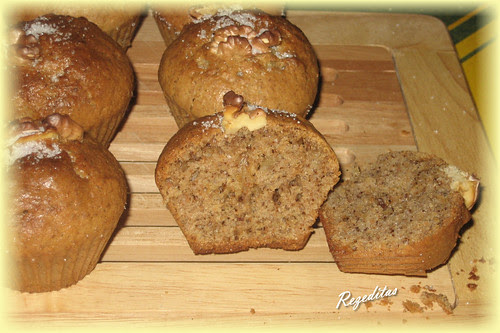 MAGDALENAS INTEGRALES DE TRIGO CON NUECES ESPECIADAS