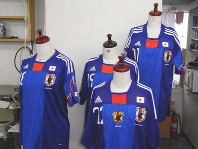 日本代表サッカーユニフォームをリメイク ニット 洋服直し 革 毛皮の修理 札幌の洋服お直し専門店 Fukukou
