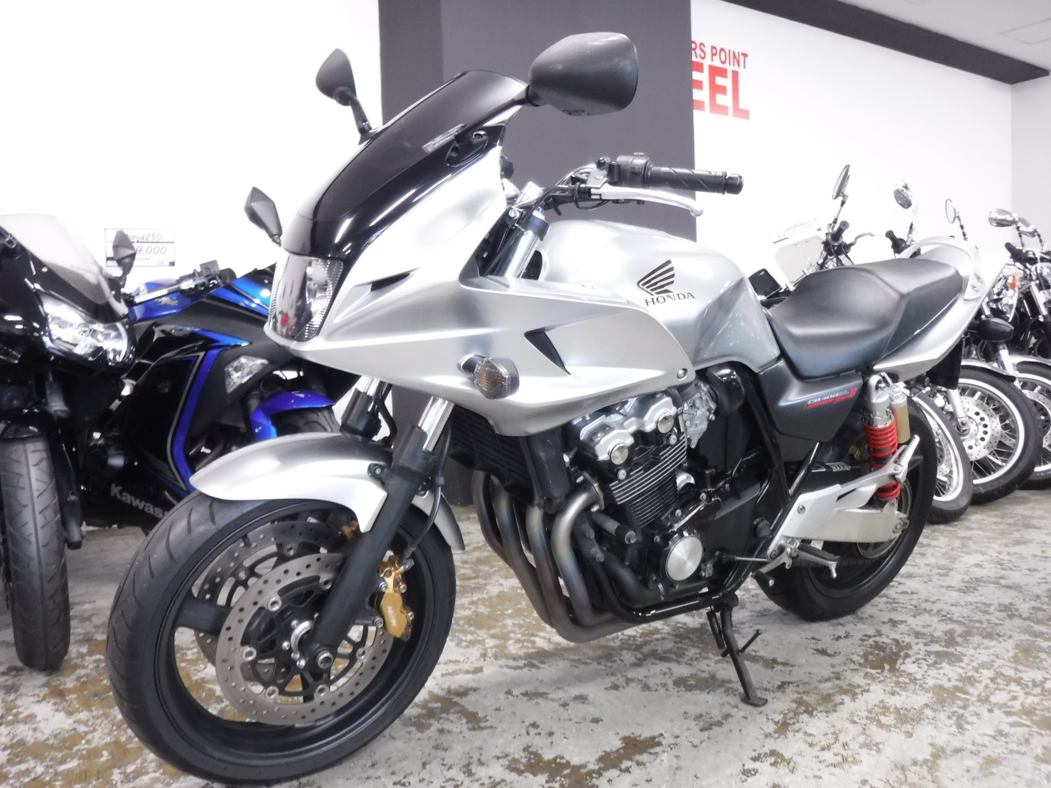 今月のオススメ車両 Cb400sb ライダーズポイントfeel尼崎本店のスタッフブログ