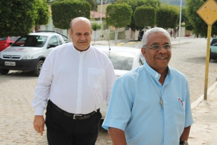 Ivanoff (esq) durante recepção a dom Antônio