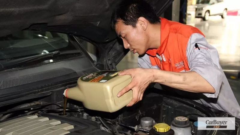新车尾气冒白烟 还有刺鼻的味道是怎么回事 手机凤凰网