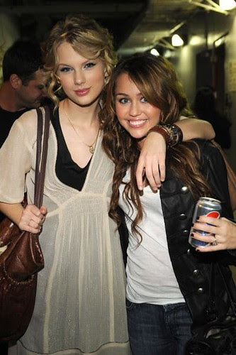 Taylor Swift & Miley Cyrus