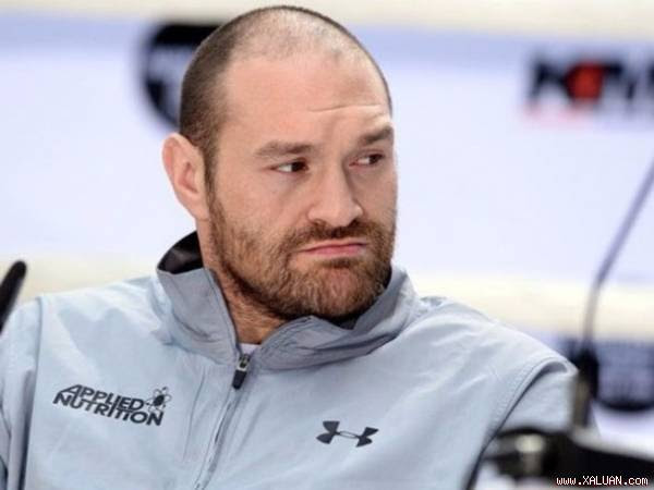 Fury tuyên bố chỉ cần một tay cũng hạ được Joshua