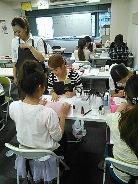 新大阪 B校9期 職業訓練校無料 ネイルスクール 大阪 西中島 スカルプ ジェル検定対策のネイル学校