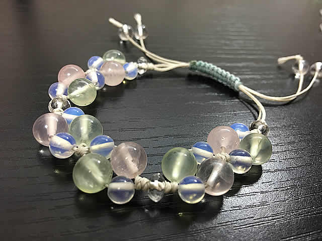 超簡単オシャレ 花びらをモチーフにしたデザインの2連マクラメブレスレットの作り方 I Live Freely