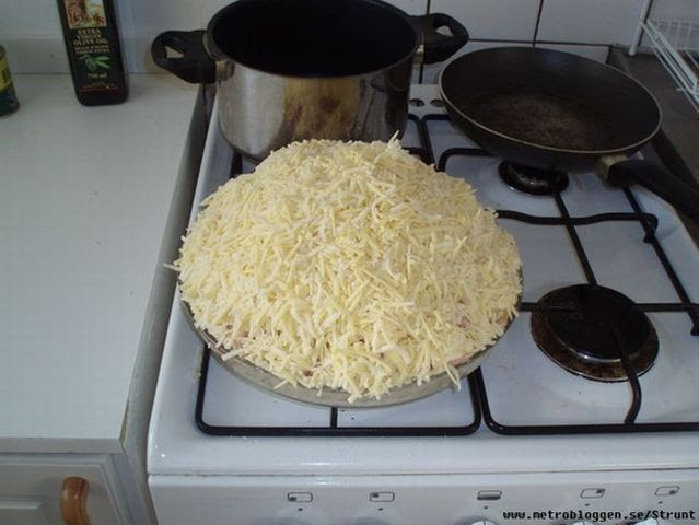 The mega pizza (15 pics)