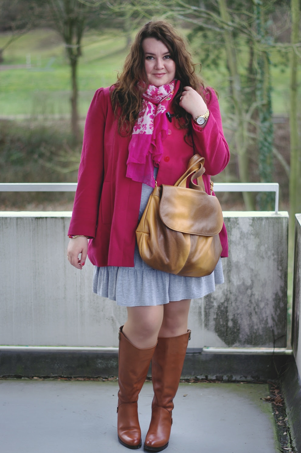 Große Größen Plus Size Fashion Blog F&F pink duffle coat grey dress jilsen boots