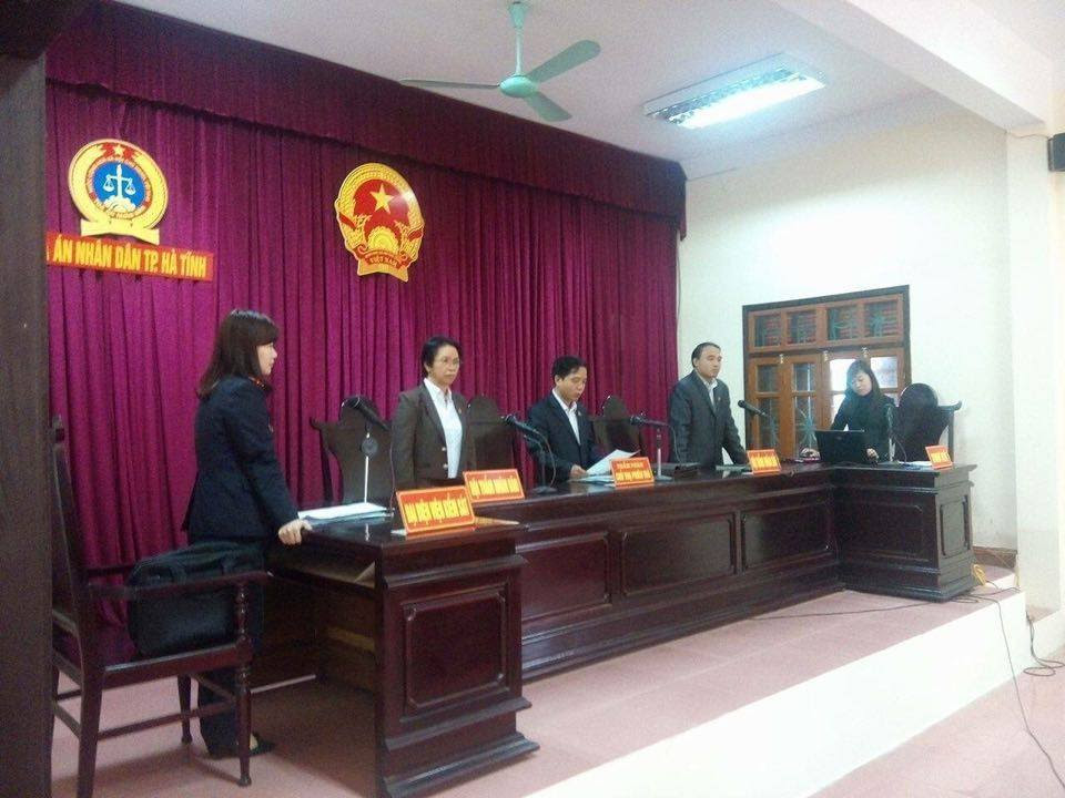 con dâu kiện, mẹ chồng, ngất xỉu, cấp cứu tại tòa, Hà Tĩnh