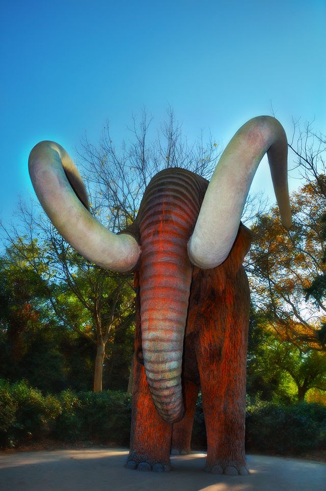 Mammoth - Park de la Ciutadella, Barcelona, Spain  [enlarge]