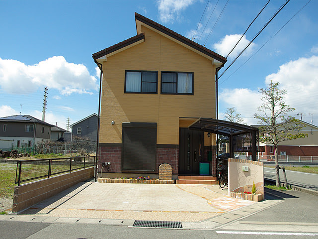 角地のオープン外構 洋石アプローチとステイウッドフェンス ビフォーアフター施工例写真 Bee S Garden タカショー リフォームガーデンクラブ