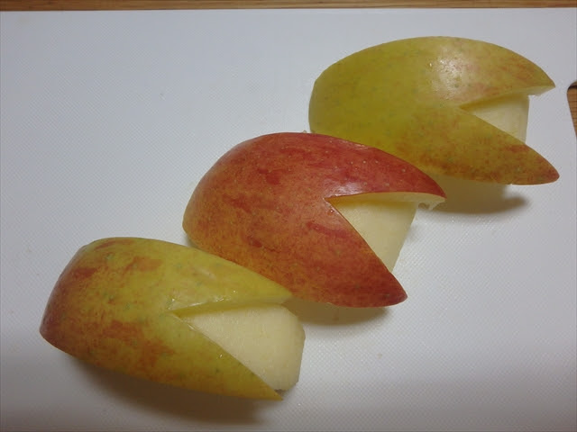 りんごの飾り切りの作り方 うさぎの切り方