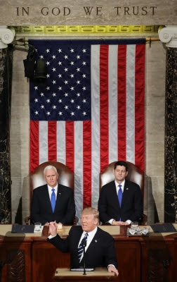 トランプ大統領の議会演説 後ろのアメリカ星条旗が裏返しでは 国旗のウンチク 世界の国旗の歴史 由来 豆知識のブログ