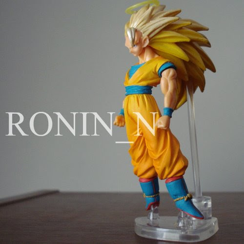 Dragon Ball Z Gashapon - Super Saiya-Jin. Boneco com 10 cm de altura.