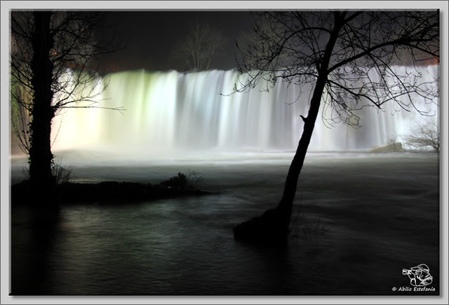2 Cascada El Peñón de noche