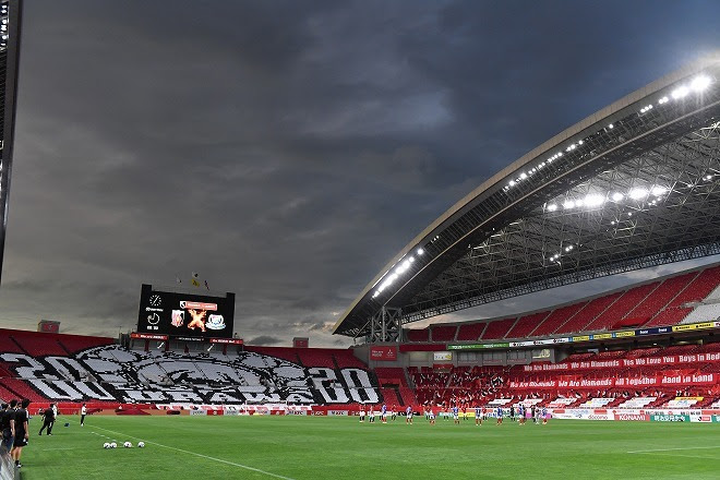 浦和 埼スタは無観客でも 魅せた ビニール６万枚の圧巻コレオが出現 西川も感謝 サッカーダイジェストweb