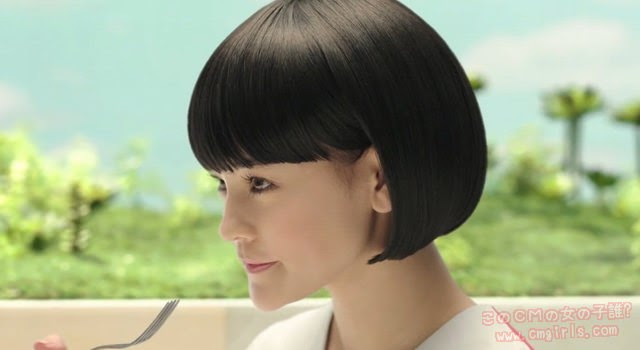 Emma キユーピー 粗挽き黒こしょう バジルドレッシングのcmで一人二役を演じる美女 このcmの女の子誰