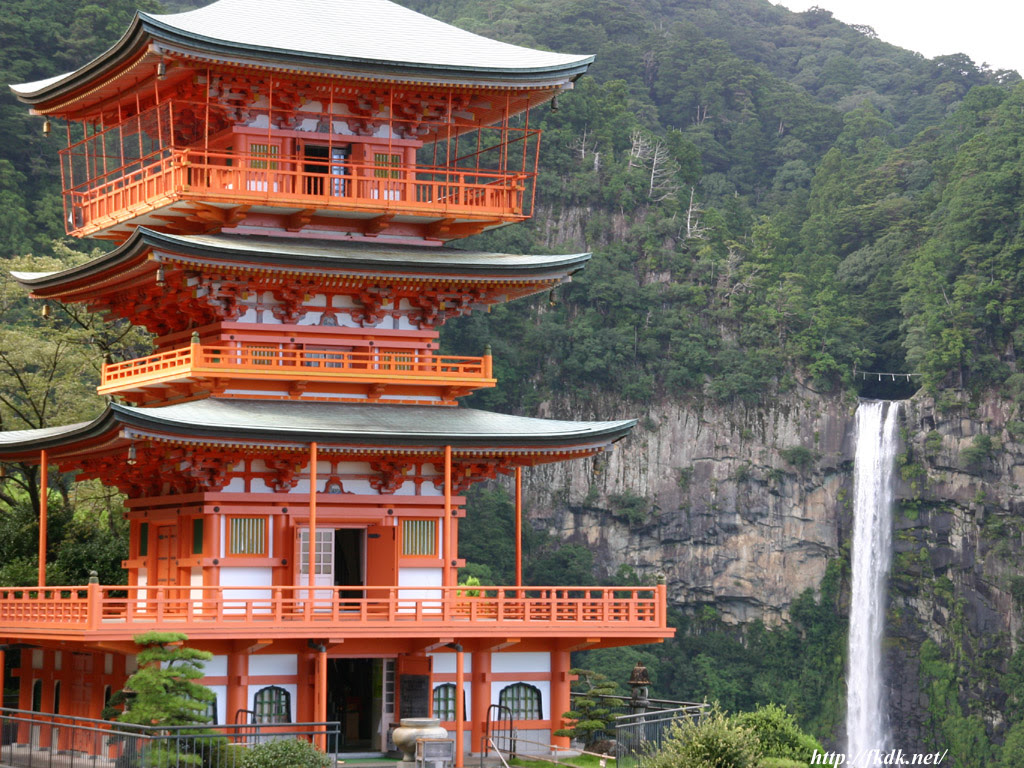 那智の滝と三重の塔の壁紙 風景写真無料壁紙