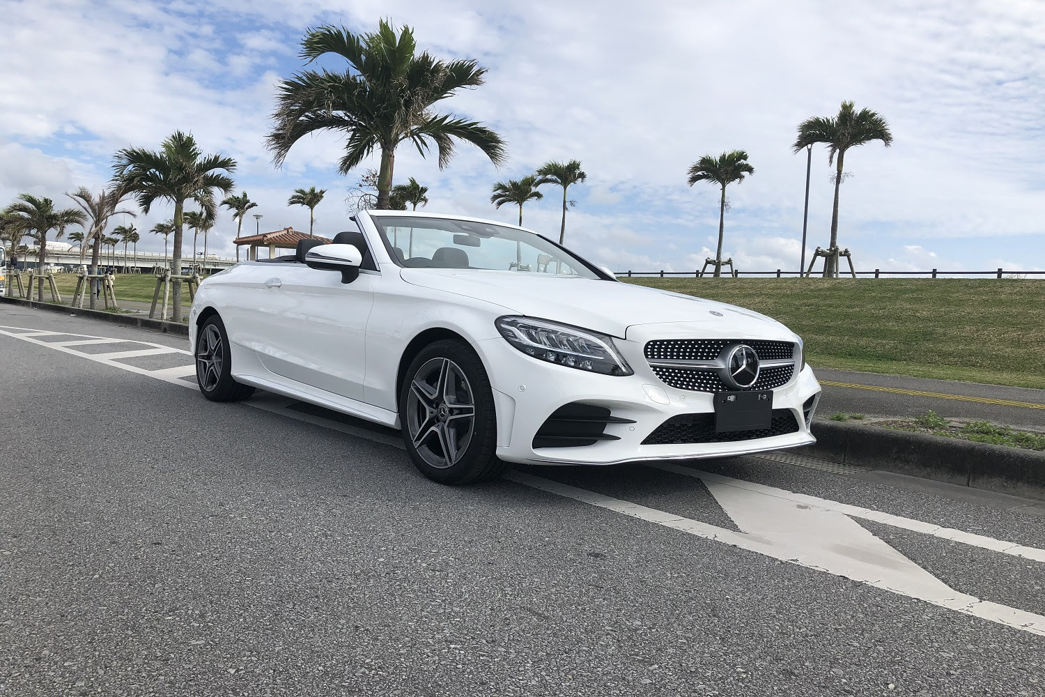 新型メルセデスベンツ Cクラスカブリオレ C180スポーツ3月から貸し出し開始 沖縄のレンタカー West Coast 高級インポート専門店