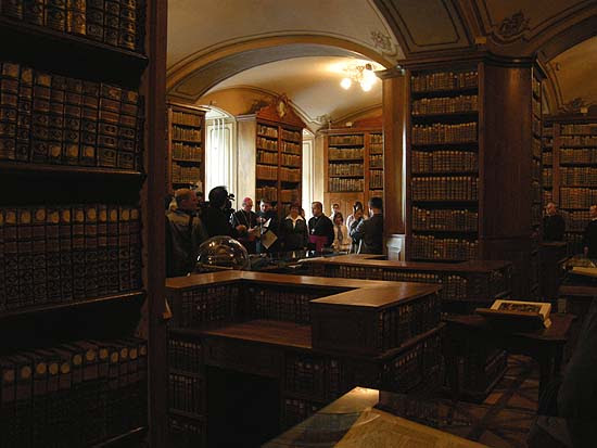 Biblioteca de la Catedral de Kalocsa, sala central, inauguración de la exposición