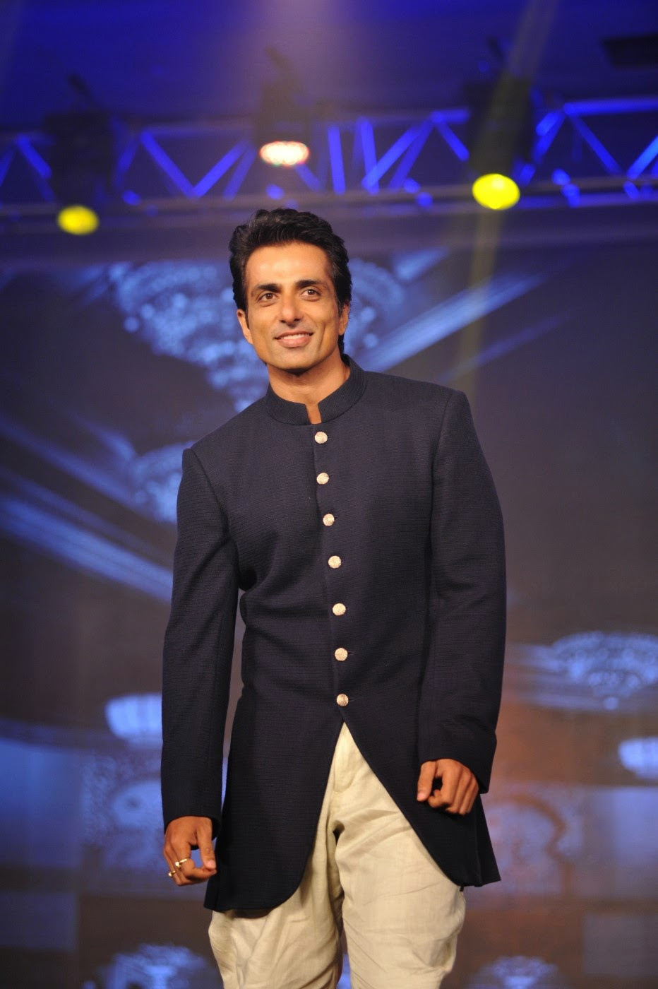  Deepika, SRK, Abhishek and others at Happy New Year Movie Trailer Launch gallery