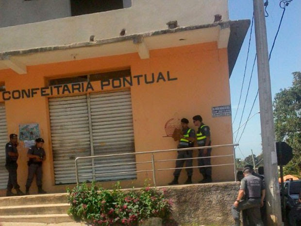 Criminoso faz reféns dentro de pararia em Guarapari (Foto: Foto Leitor/ A Gazeta)