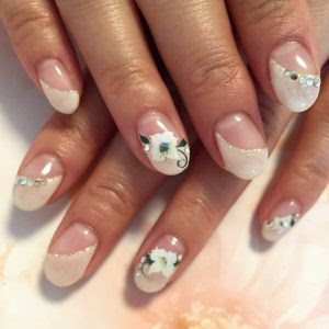 斜めフレンチ ショートネイル 短い爪 にもピッタリ ネイルデザイン27選の紹介です Nailmoco