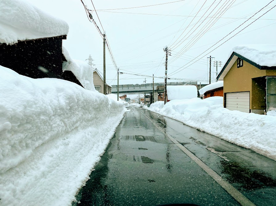 21年スキー場積雪は 新潟県湯沢町の昨年と今年を比較 とうちゃんはテンネンパーマ