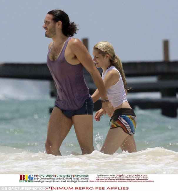 Russell Brand - Wallpaper Actress