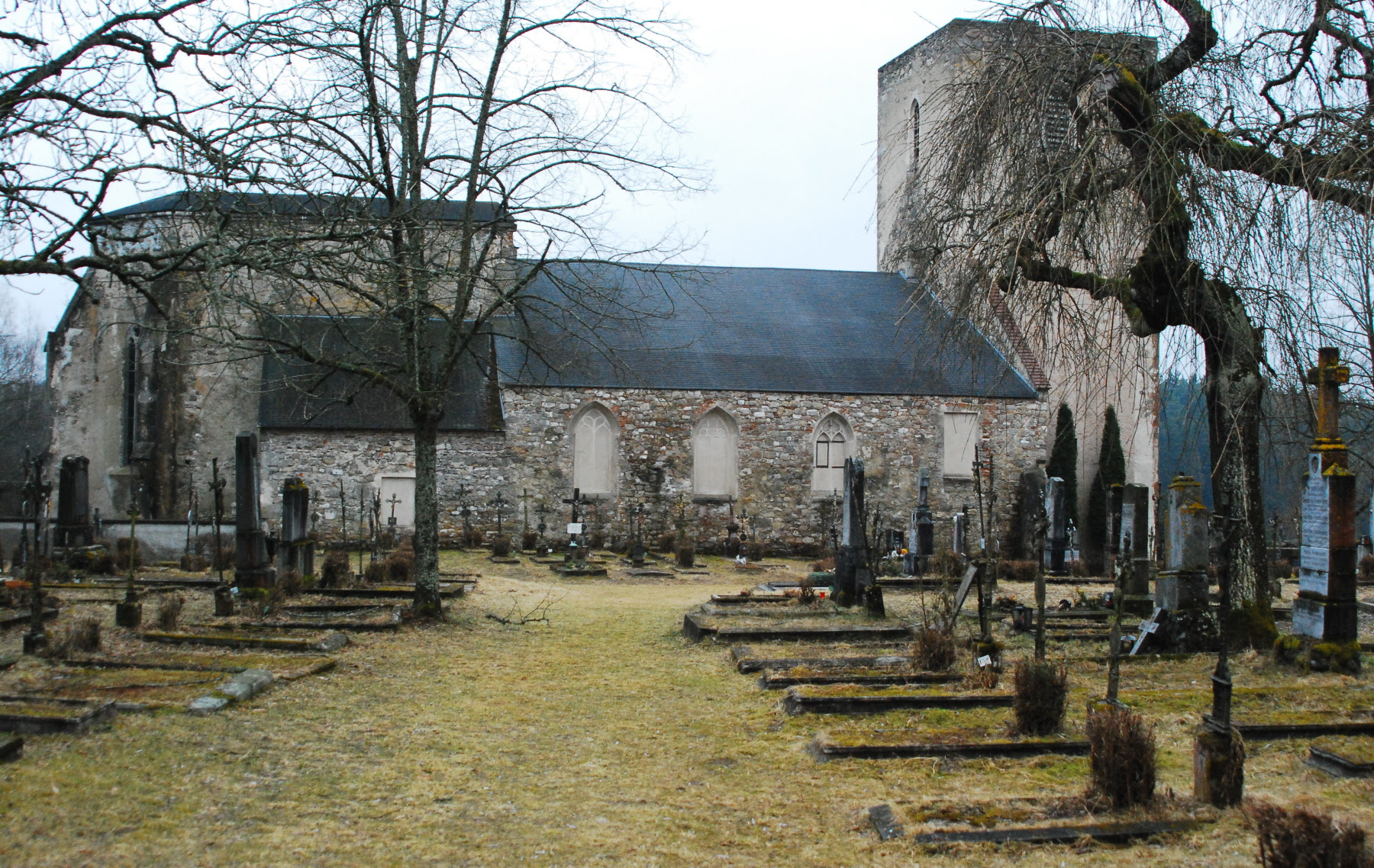 http://upload.wikimedia.org/wikipedia/commons/a/af/GuentherZ_2011-03-19_0082_Doellersheim_Ruine_Kirche_Friedhof.jpg