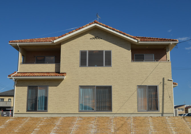 本宮市 延床面積約６０坪 洋風瓦にアイアン妻飾りのおしゃれな外観 小屋裏のある家 福島県本宮市の注文住宅 間取りなら光建設 アイ アイ ホーム 郡山市 二本松市