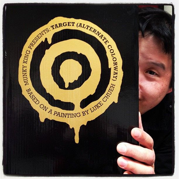  Munky King x Luke Chueh - Black/Gold 'Target' figure teaser... 
