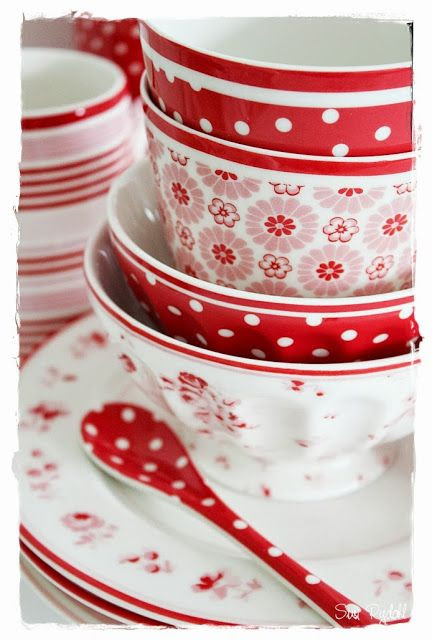Cute red dishes from GreenGate!