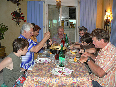 tablée chez Papy et Marie.jpg