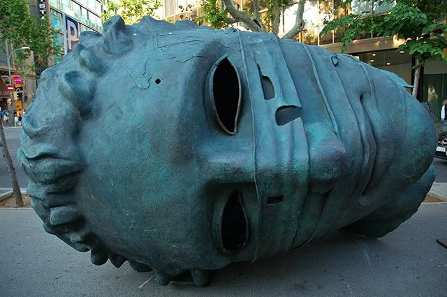 Street Art in Barcelona: Lying Head