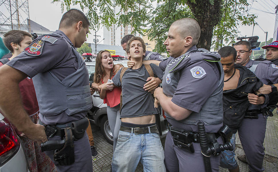 Resultado de imagem para estudantes agredidos ocupações