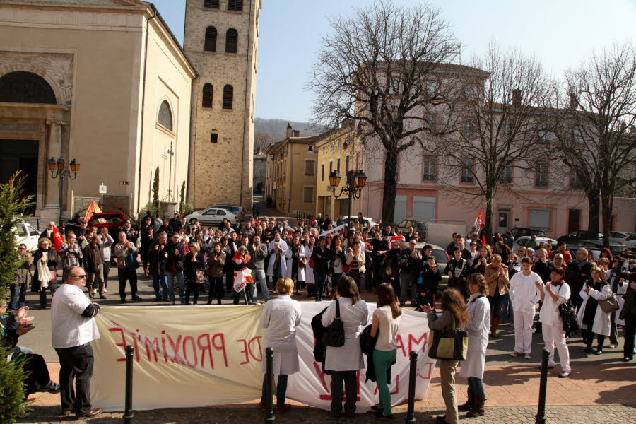 Une délégation a été reçue hier matin en marie, par le premier adjoint de la commune de Saint-Vallier, Patrice Vial, et Michel Descormes, délégué au cadre de vie.