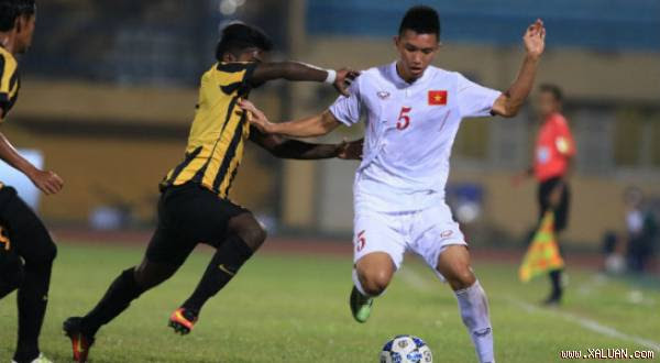 Văn Hậu được bầu chọn vào đội hình tiêu biểu châu Á