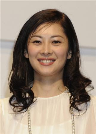 印刷用 女優の伊東美咲さんが結婚 出身地 福島県で婚姻届を提出 全国ニュース 四国新聞社