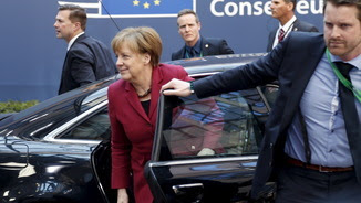 Merkel arriba a la cimera comunitària a Brussel·les (Reuters)