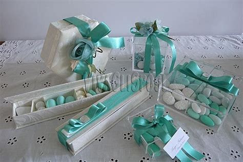 Graziosa bomboniera realizzata a mano con sacchettino in raso color tiffany della misura di cm. Il color Tiffany Ã¨ verde non celeste!!! - Organizzazione