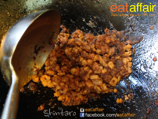 กากหมูผัดพริกขิงไข่เค็ม